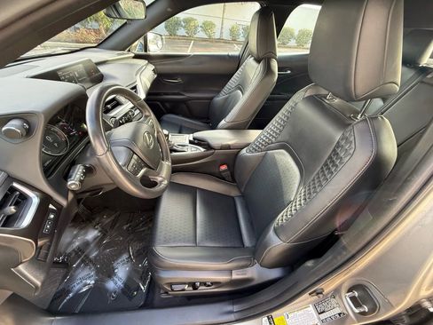 Used 2021 Lexus UX 200 image 10