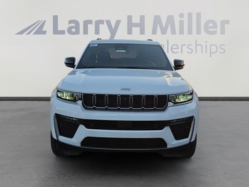 New 2026 Jeep Grand Cherokee Limited w/ Luxury Tech Group II AWD/4WD image 8