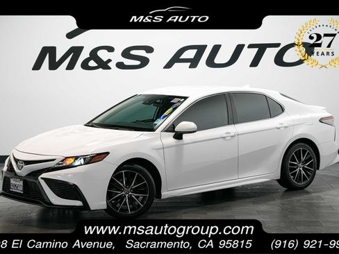 Used 2021 Toyota Camry SE FWD image 1