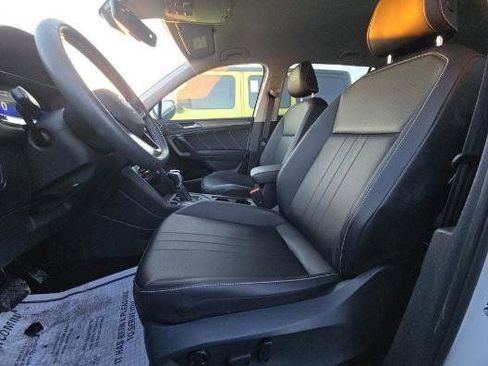 Used 2022 Volkswagen Tiguan SE image 2
