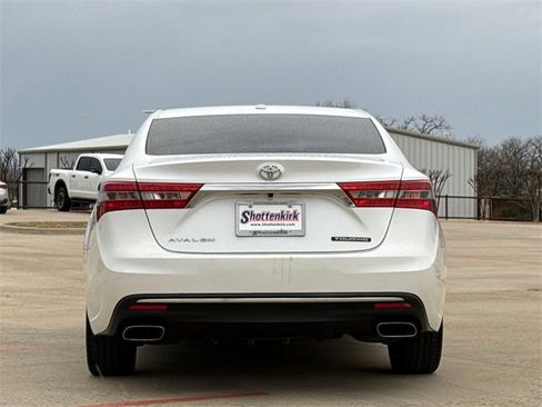 Used 2016 Toyota Avalon Touring image 7