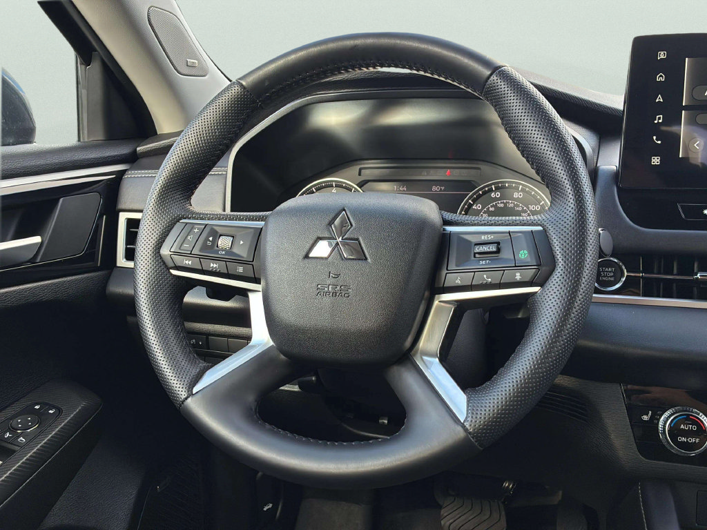 Used 2025 Mitsubishi Outlander SE FWD image 22