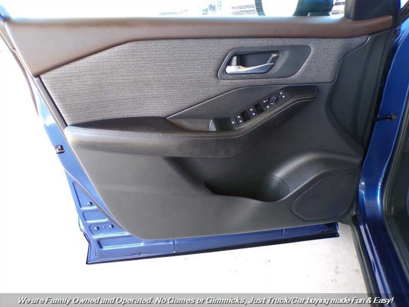Used 2021 Nissan Rogue SV FWD image 13