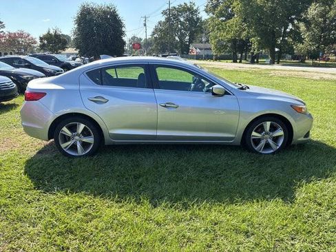 Used 2014 Acura ILX w/ Technology Package FWD image 2