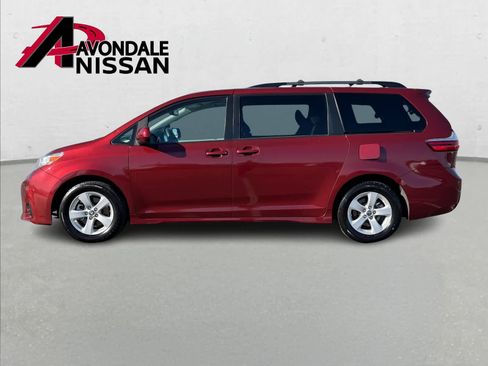Used 2020 Toyota Sienna LE image 3