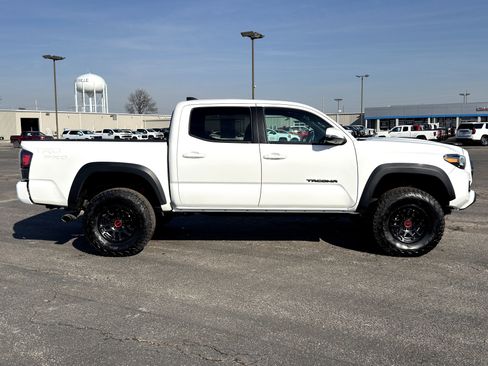 Used 2023 Toyota Tacoma TRD Pro image 2