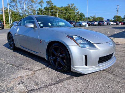 Used 2005 Nissan 350Z Coupe RWD image 2