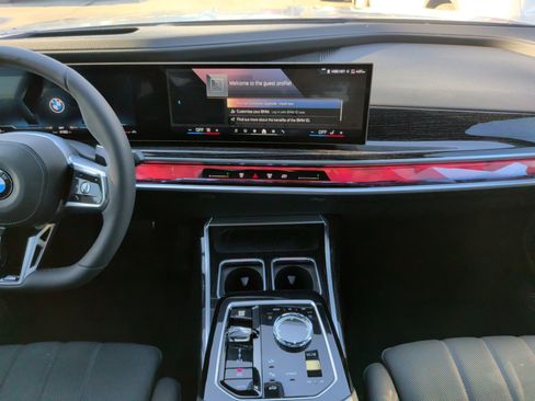 Certified 2025 BMW 760i xDrive w/ Executive Package image 31