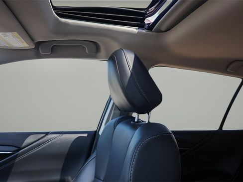 Used 2022 Subaru Outback Limited image 17