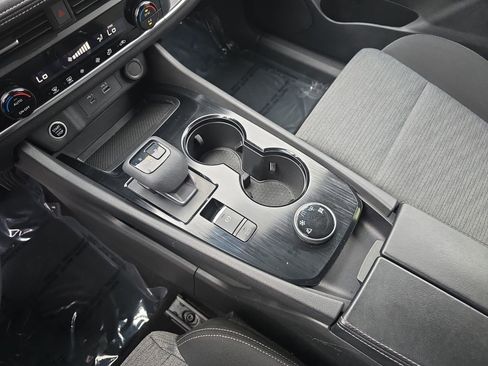 Used 2023 Nissan Rogue SV image 28