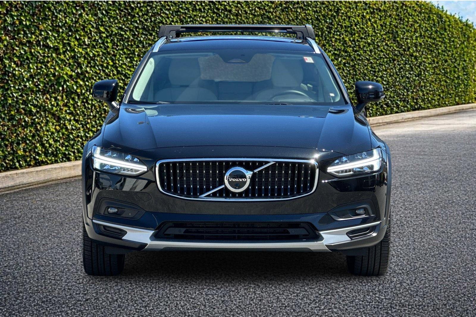 Used 2025 Volvo V90 B6 Cross Country Ultra AWD/4WD image 9