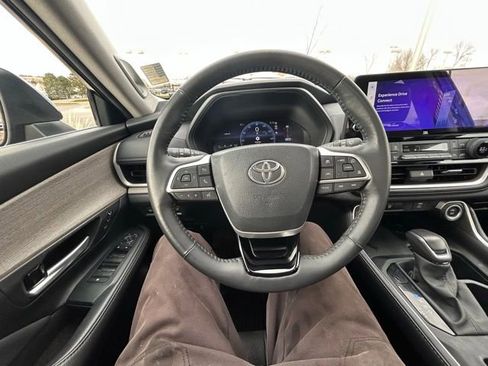 Used 2024 Toyota Grand Highlander AWD Hybrid image 13