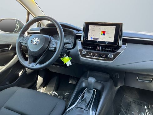 Used 2025 Toyota Corolla LE FWD image 13