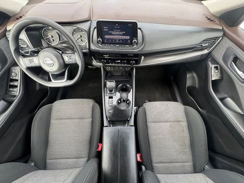 Used 2023 Nissan Rogue SV image 10