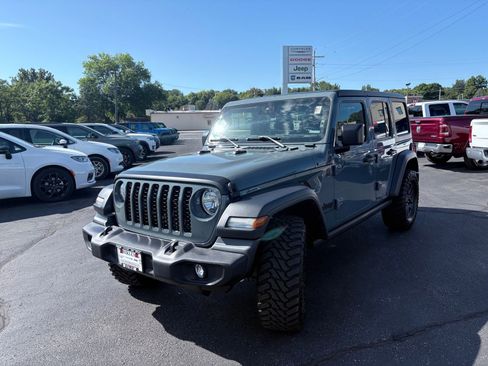 Used 2024 Jeep Wrangler Sport S image 3