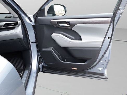 Certified 2020 Toyota Highlander Limited image 17