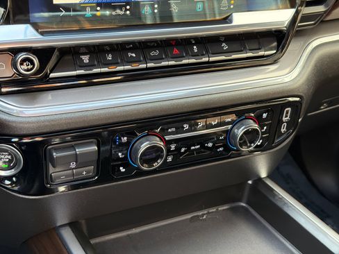 Used 2024 Chevrolet Silverado 2500 High Country w/ Technology Package AWD/4WD image 25