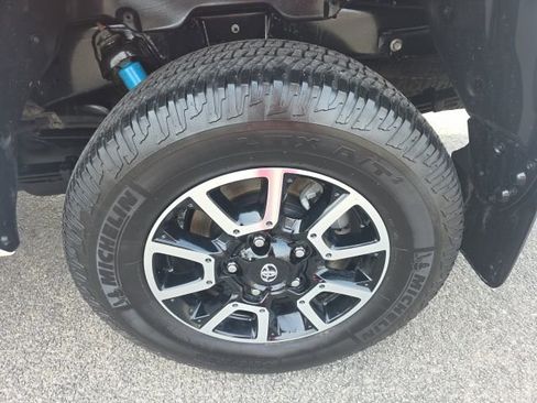Used 2021 Toyota Tundra Limited w/ Limited Premium Package image 7