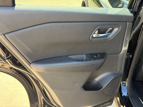Used 2025 Nissan Rogue SV FWD image 21