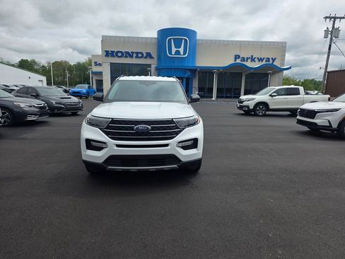 Used 2020 Ford Explorer XLT w/ Equipment Group 202A AWD/4WD image 8
