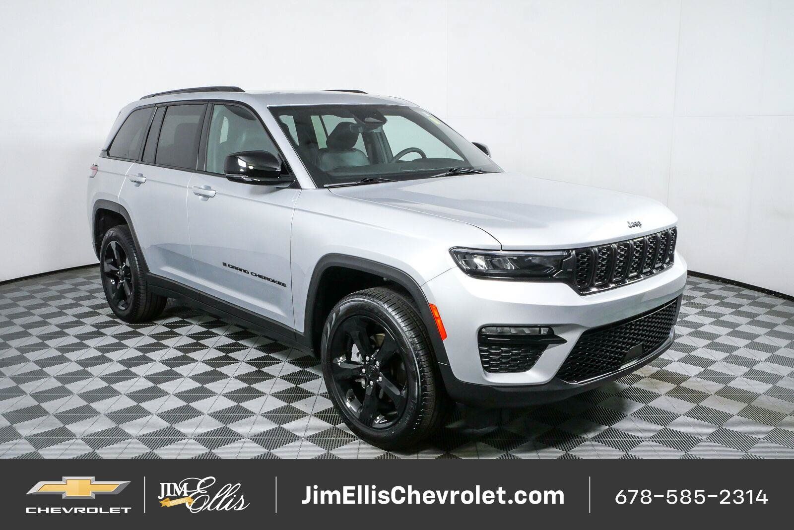 Used 2025 Jeep Grand Cherokee Limited w/ Black Appearance Package RWD image 1