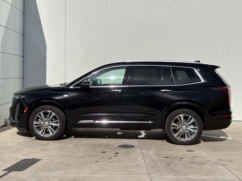 Certified 2025 Cadillac XT6 Premium Luxury AWD/4WD image 4