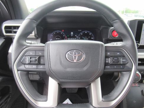 Used 2025 Toyota 4Runner TRD Off-Road AWD/4WD image 21