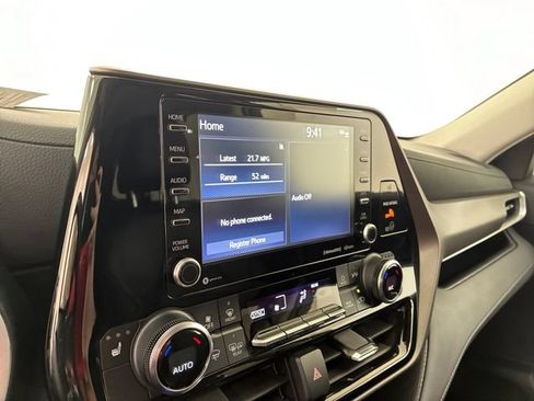 Used 2022 Toyota Highlander XLE AWD/4WD image 26