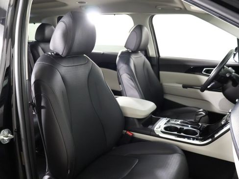 Used 2024 Kia Carnival SX Prestige FWD image 35