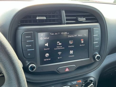 Used 2025 Kia Soul LX w/ LX Technology Package FWD image 34