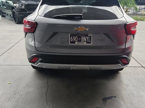 Used 2025 Chevrolet Trax LT FWD image 5