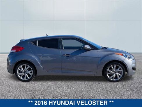Used 2016 Hyundai Veloster image 6