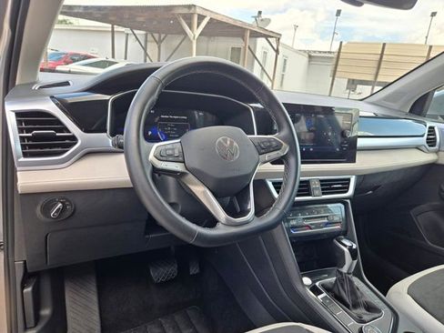 Used 2025 Volkswagen Taos SE AWD/4WD image 15