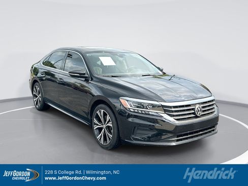 Used 2022 Volkswagen Passat 2.0T SE FWD image 1