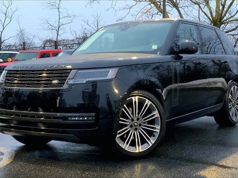 Used 2024 Land Rover Range Rover SE image 1