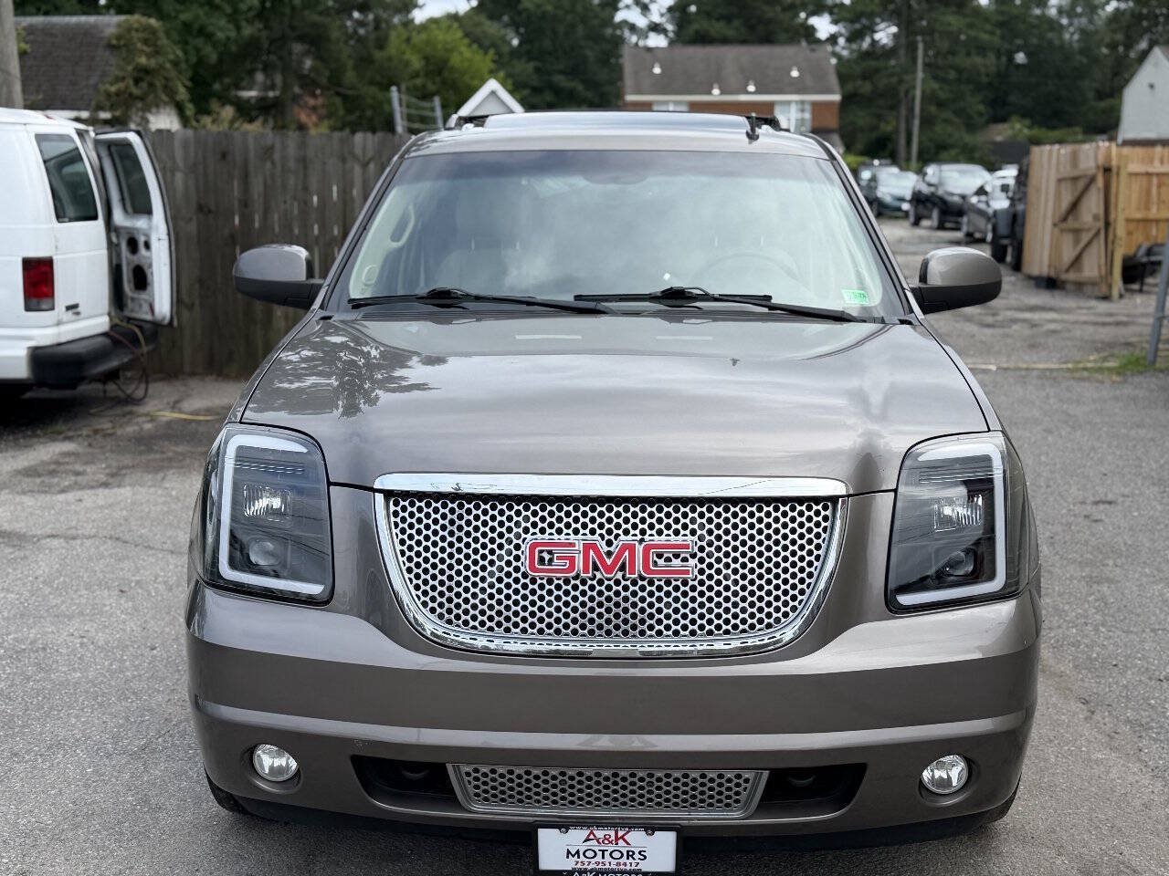 Used 2012 GMC Yukon XL Denali AWD/4WD image 4