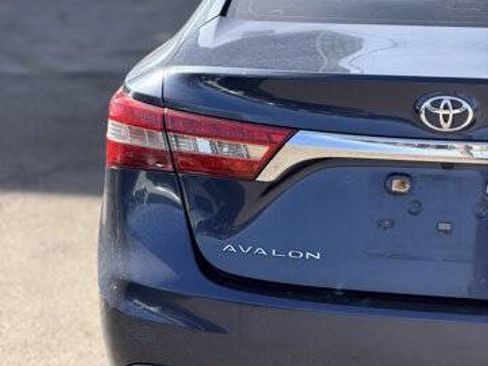 Used 2018 Toyota Avalon XLE w/ Carpet Mat Package image 5