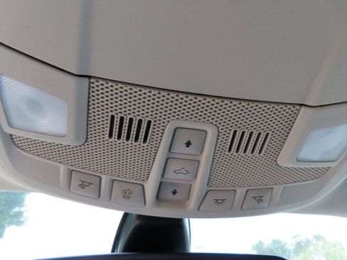 Used 2020 Ford Fusion SE FWD image 25