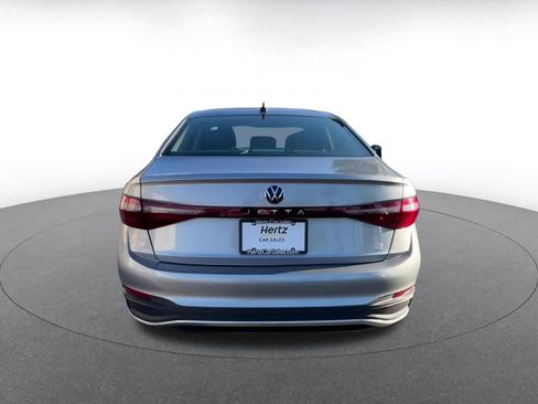 Used 2025 Volkswagen Jetta SE image 12