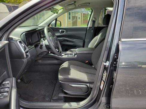 Used 2023 Kia Sorento LX FWD image 17