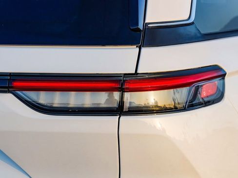 New 2025 Jeep Grand Cherokee Laredo X w/ Luxury Tech Group I image 10