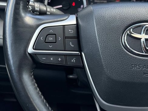 Used 2023 Toyota Highlander XLE image 15