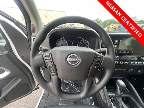 Certified 2025 Nissan Frontier SV image 14