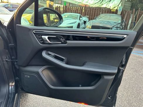 Used 2022 Porsche Macan image 26