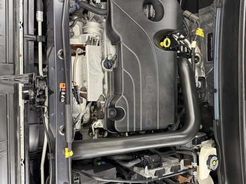 Used 2023 Chevrolet Equinox LT image 28