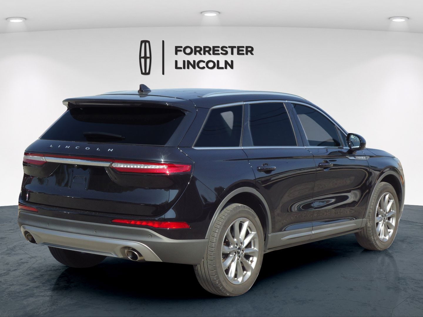 Used 2022 Lincoln Corsair AWD w/ Premium Package image 3