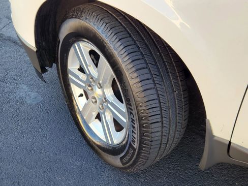 Used 2011 Chevrolet Traverse LT w/ Personal Connectivity Package image 20