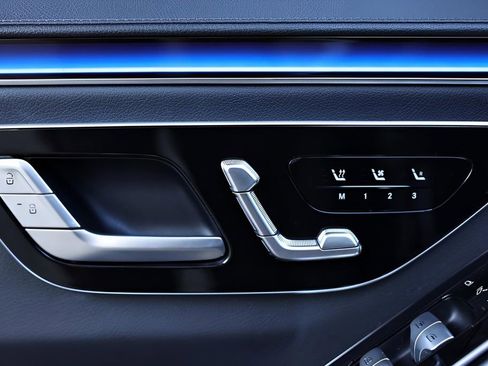 Used 2022 Mercedes-Benz S 500 4MATIC w/ AMG Line Package image 12