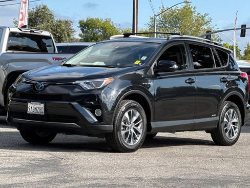 Certified 2018 Toyota RAV4 XLE AWD/4WD image 7