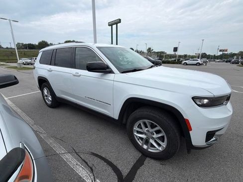 Used 2023 Jeep Grand Cherokee L Laredo w/ Luxury Tech Group I AWD/4WD image 2